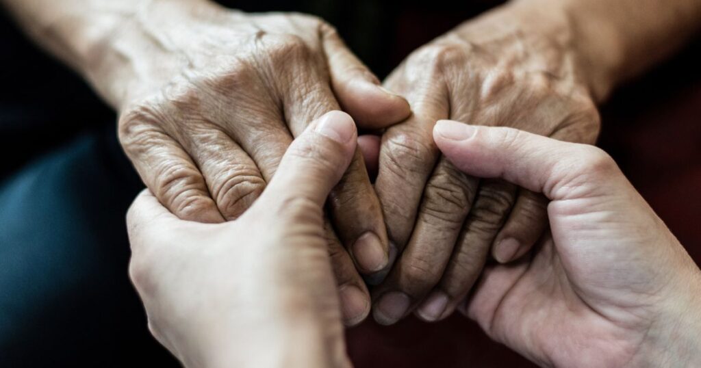 How a Memory Care Community Reduces Caregiver Stress and Burnout